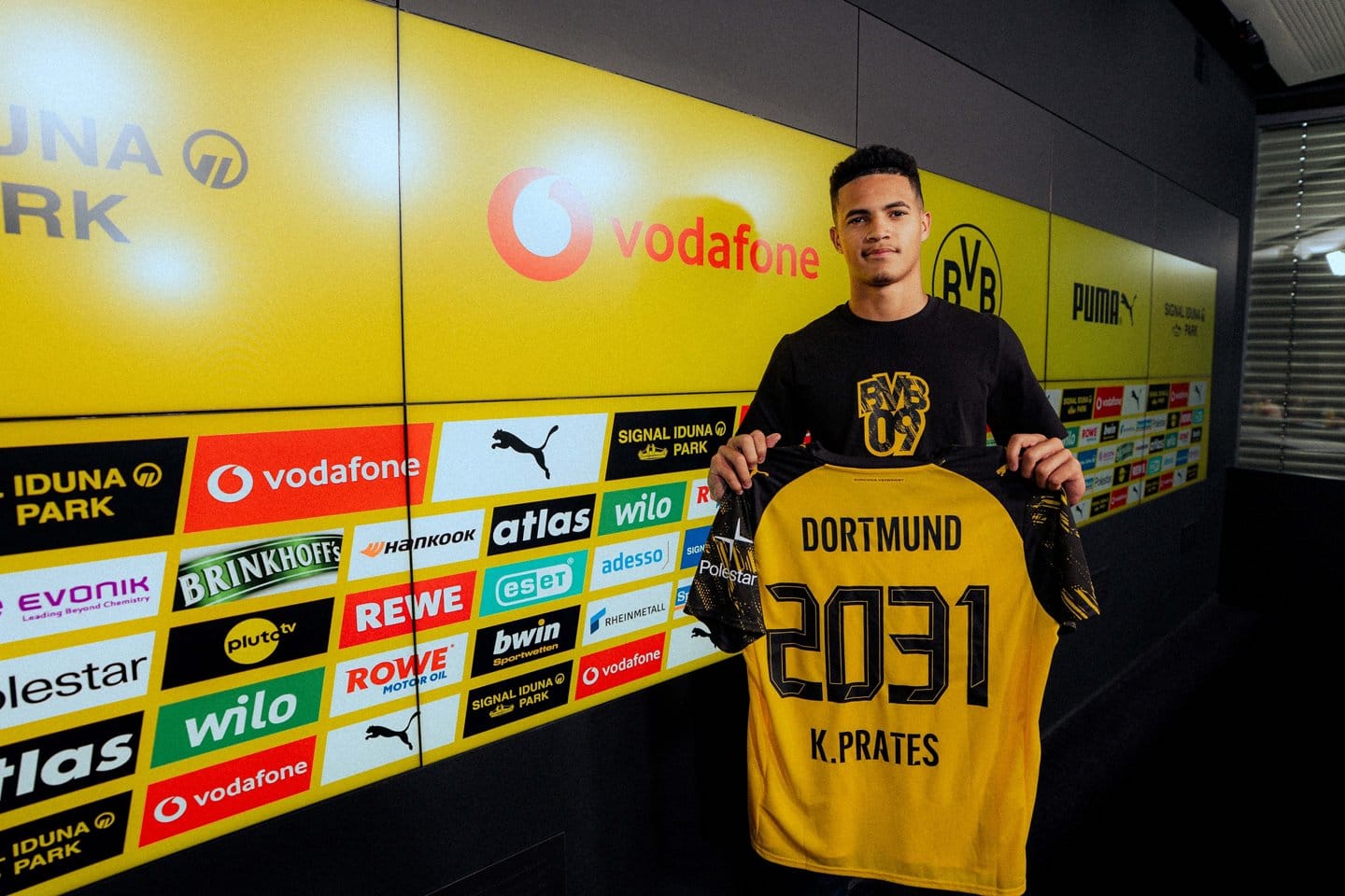 Borussia Dortmund anuncia a contratação de Kauã Prates